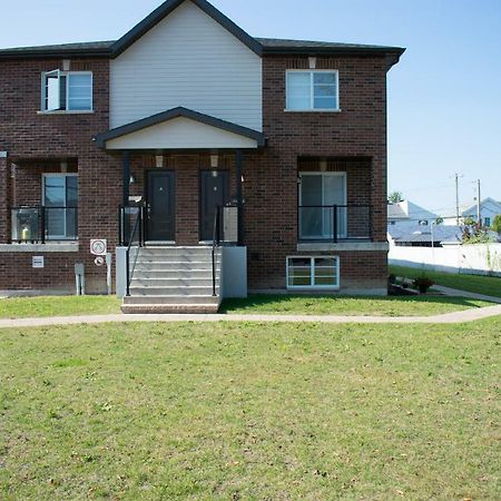 Luxury Two Story Villa Unit A Laval Kültér fotó